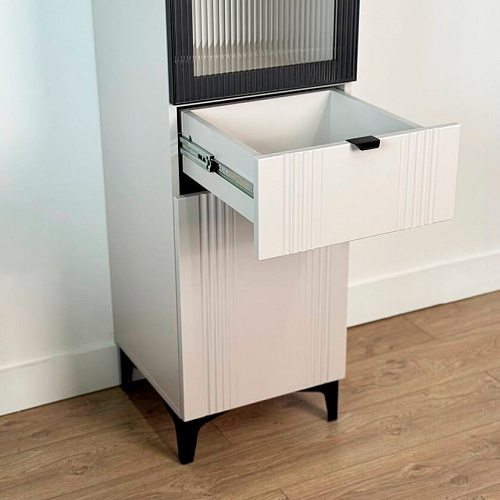 Шкаф однодверный Рич (со стеклом) кашемир/фрапучино матовый/черный