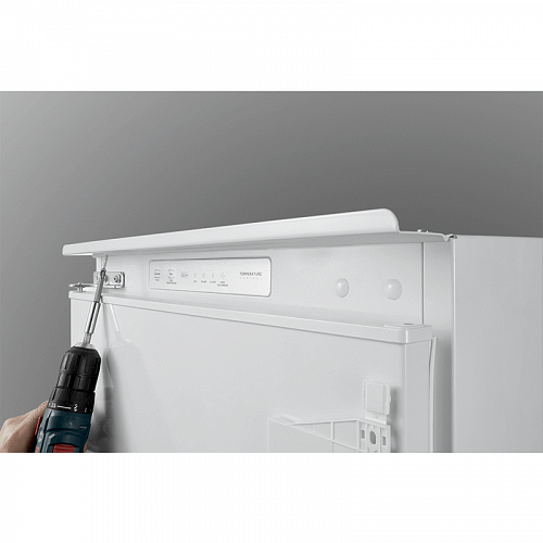 Встраиваемая однодверная морозильная камера Midea MDRE306FZF01