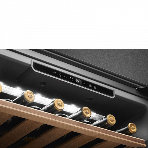 Винные шкафы SMEG CVI121B3